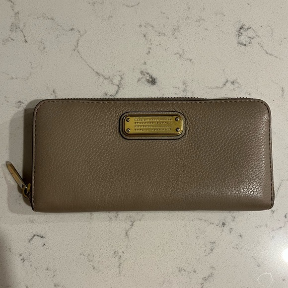 Marc Jacobs Wallet - Taupe - Picture 1 of 4